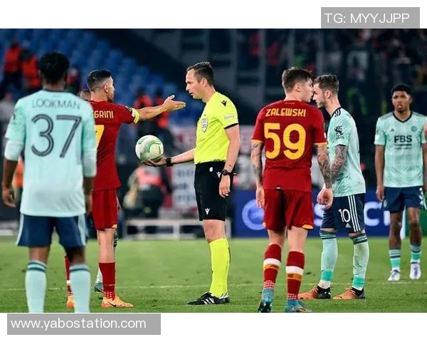 罗杰斯质疑VAR决策为何不让主裁判亲自查看误判情况